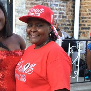 Meet your Posher, Lorria